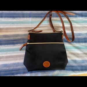Dooney & Bourke Pebble Grain Crossbody! Ne…